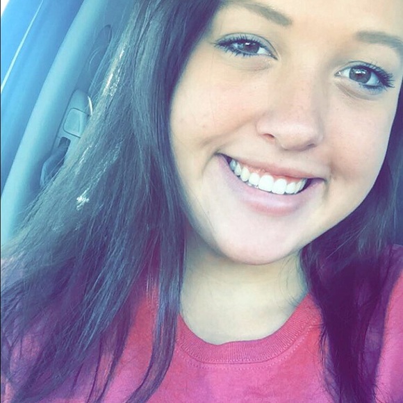 Profile Picture of Haley Bare (@haleybare) on Poshmark