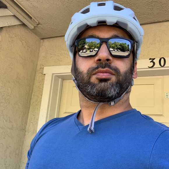 Profile Picture of Chanden Deep (@chandendeep28) on Poshmark
