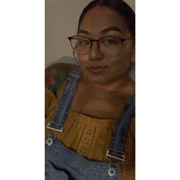 Profile Picture of Rayleena Silva (@turtlelove4) on Poshmark