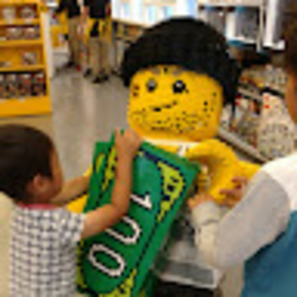 Profile Picture of Dylan Tseng (@eugenesvoip) on Poshmark