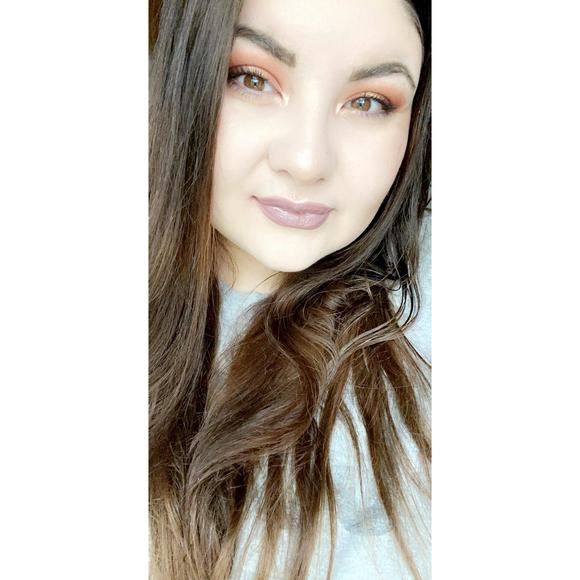 Profile Picture of Chelsea Vandenbroek (@ughchelsea) on Poshmark