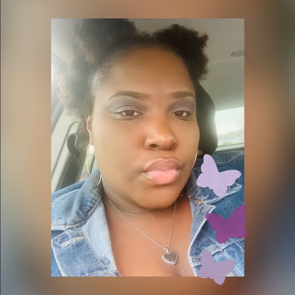 Profile Picture of Crystal Quarles (@crystalquarles) on Poshmark