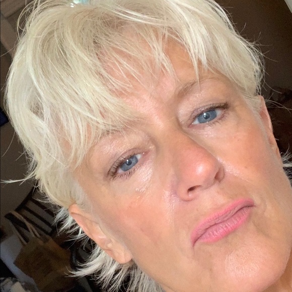 Profile Picture of Claudia Chapman (@claudia_kaaren) on Poshmark