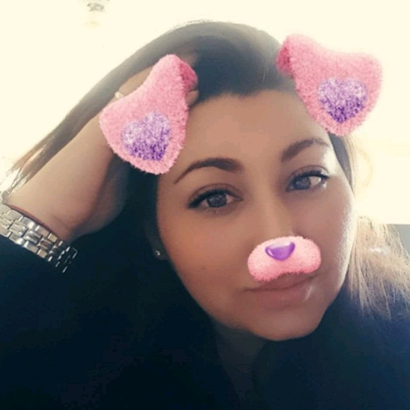 Profile Picture of Tati Cuellar (@tatis_01) on Poshmark