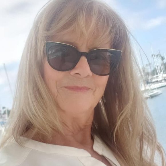 Profile Picture of Debbie Stoneman (@deborah99) on Poshmark