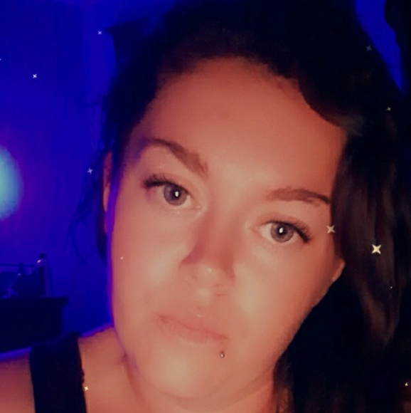 Cheyenne Rowles - Poshmark Profile Picture of Cheyenne Rowles (@cheybrackett) on Poshmark