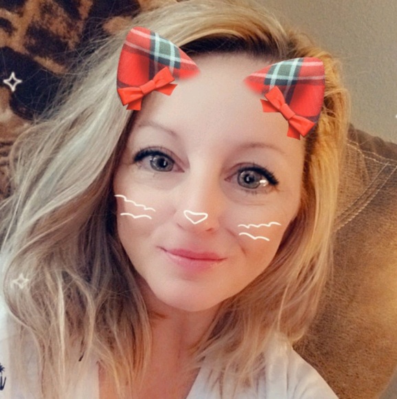 Profile Picture of Marnie Bonnette (@marniebonnette) on Poshmark