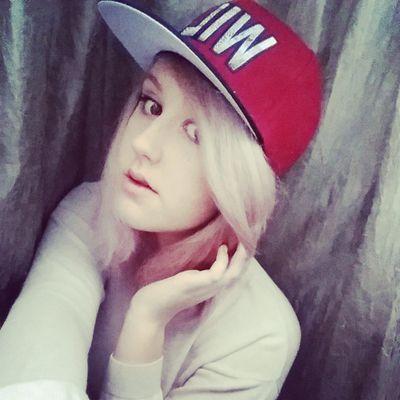 Profile Picture of Piper-June (@Pipper_Baker) on Twitter