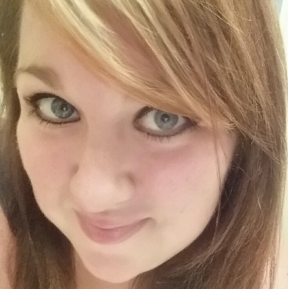 Profile Picture of Jessica Abbott (@jessmarie8504) on Poshmark