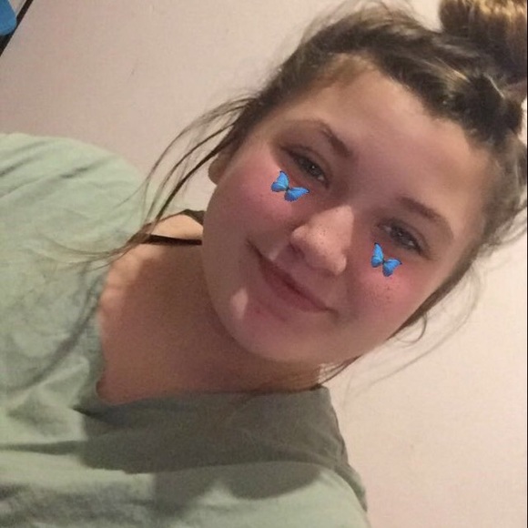 Profile Picture of Willow Jarocko (@peaches_11607) on Poshmark