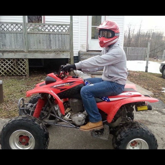 Profile Picture of Chris Gage (@gage199) on Poshmark