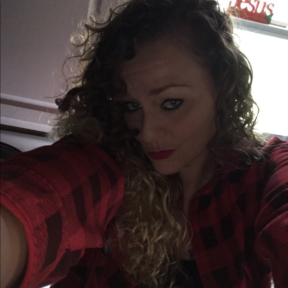 Profile Picture of Trina Cogburn (@trinacogburn) on Poshmark