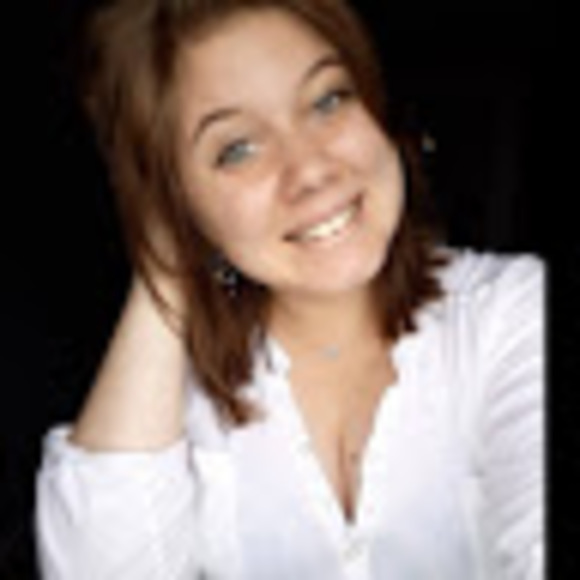 Profile Picture of Sonya Meshak (@sonyameshak02) on Poshmark