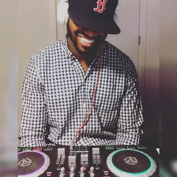 Profile Picture of Chris Macharia (@cmacharia1) on Poshmark