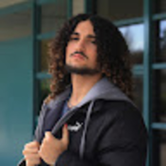 Profile Picture of Gabe Cotroneo (@gabetrail) on Poshmark