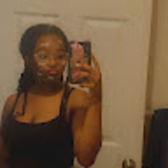 Profile Picture of Tiana Andrews (@princesatianana) on Poshmark