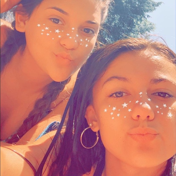 Profile Picture of Arabella Bloomer (@arabella82305) on Poshmark