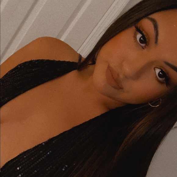 Audrey Galvan - Poshmark Profile Picture of Audrey Galvan (@audreyreneexo) on Poshmark