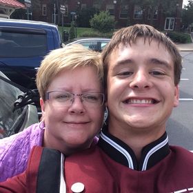 Profile Picture of Lisa Everett (@drumlinemom) on Pinterest