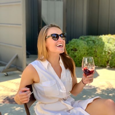 Profile Picture of Abbie (@AbbieFlis) on Twitter