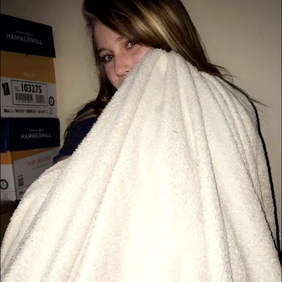 Profile Picture of Andrea Link (@andrealink24) on Poshmark
