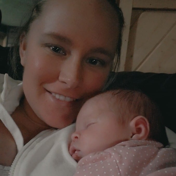 Profile Picture of Jessica Kellar (@jesskellar) on Poshmark