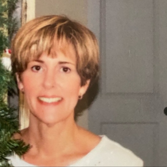 Profile Picture of Amy Zgonce-moore (@azgonce) on Poshmark