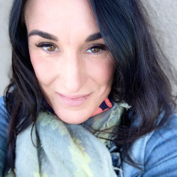 Profile Picture of Michelle Mondor (@mmondor05) on Poshmark