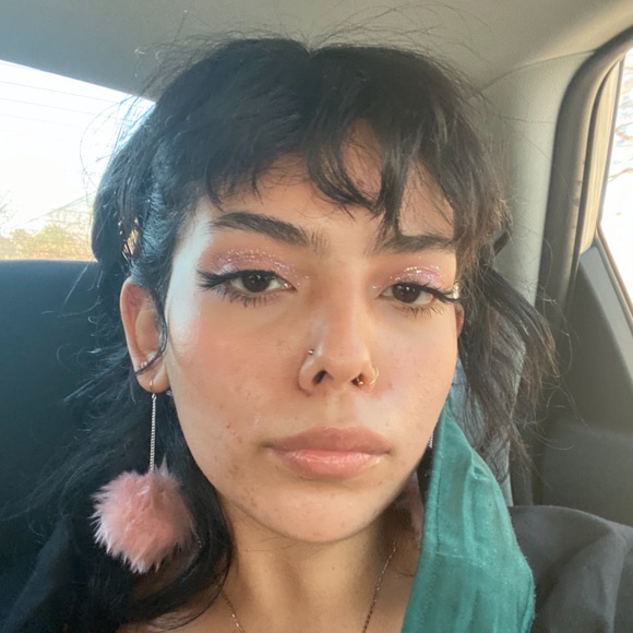 Profile Picture of Britney Larios (@britlariosss) on Poshmark