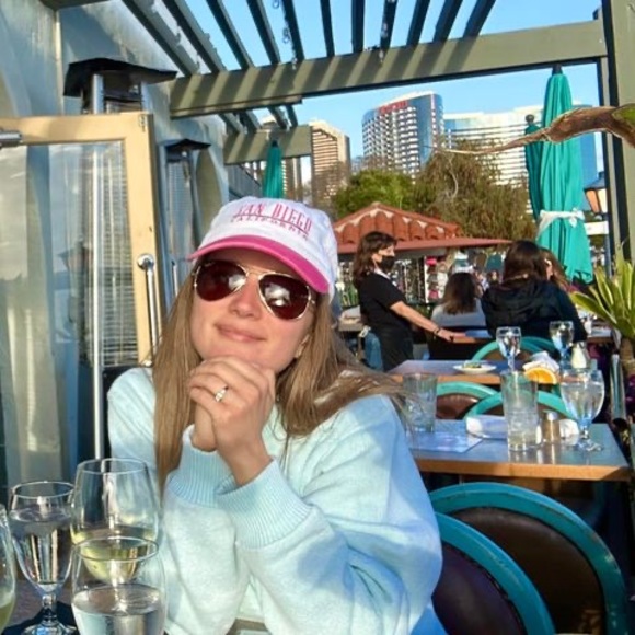 Profile Picture of Laurie Laurie (@jomphe46) on Poshmark