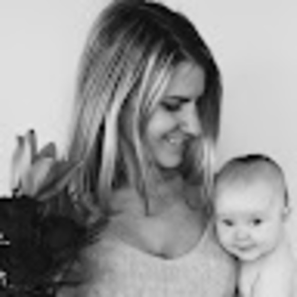 Profile Picture of Rosée Archambault (@roseearchambaul) on Poshmark