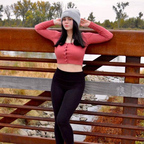 Profile Picture of Maddy Nold (@mnold2005) on Poshmark