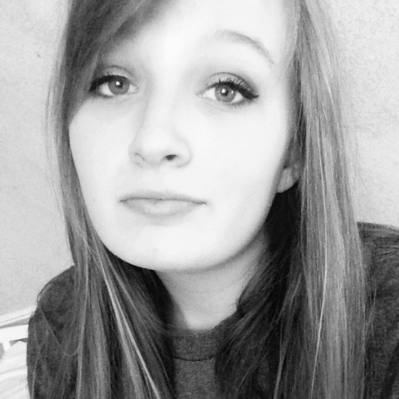 Rose Haltom - Poshmark Profile Picture of Rose Haltom (@rosehh) on Poshmark