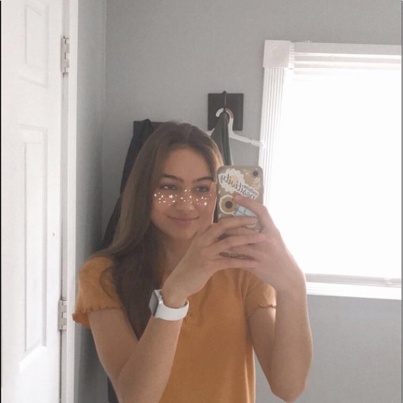 Profile Picture of Alyssa Walther (@alyssa_walth3r) on Poshmark