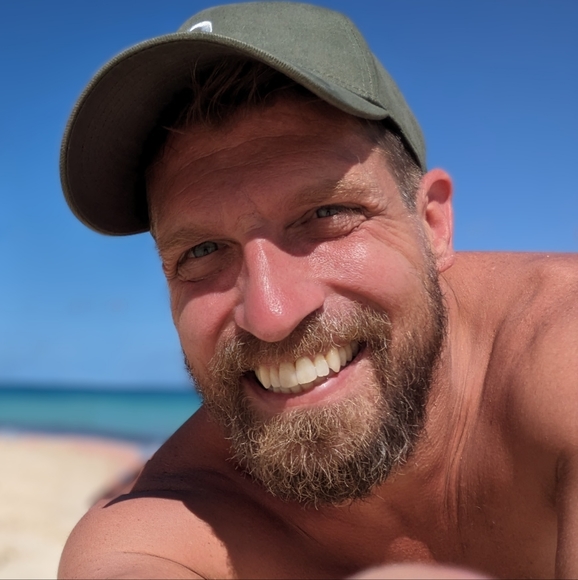 Profile Picture of Thomas Frank (@tompaulfrank) on Poshmark