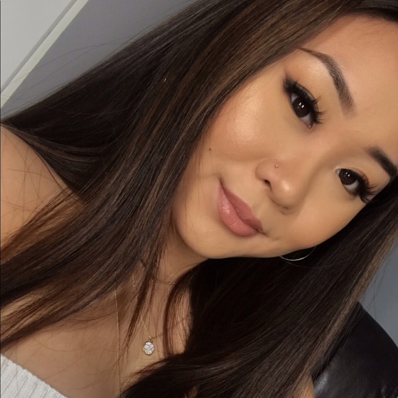 Profile Picture of Sandy Huynh (@sandyhunny) on Poshmark