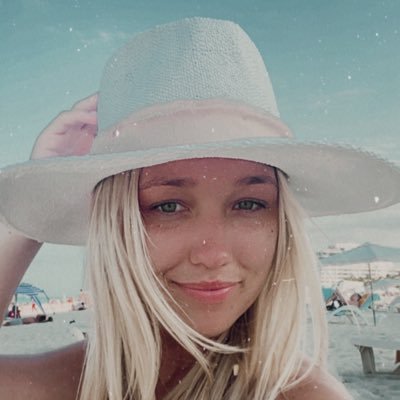 Profile Picture of Laryssa Demkiw (@LaryssaDQ) on Twitter