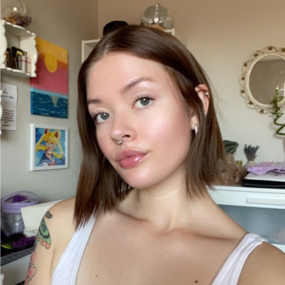 Karly Syverson - Poshmark Profile Picture of Karly Syverson (@karlyjsyverson) on Poshmark