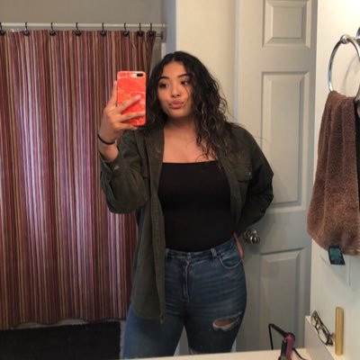 Profile Picture of Ana Baker (@ana_baker_) on Twitter