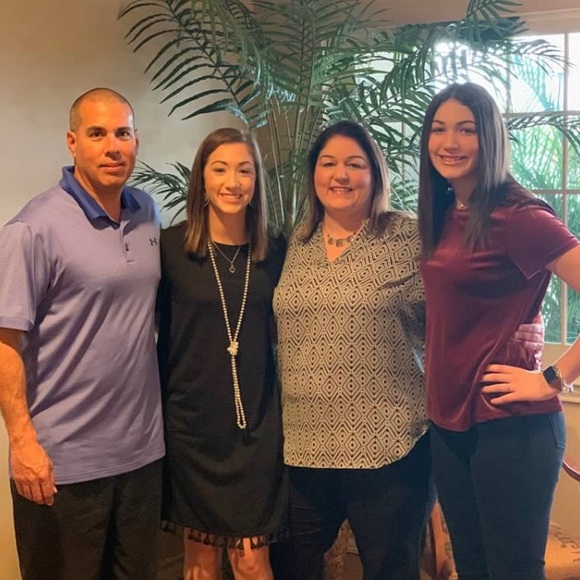 Profile Picture of Cindy Burns-ozuna (@cburnsozuna1) on Poshmark