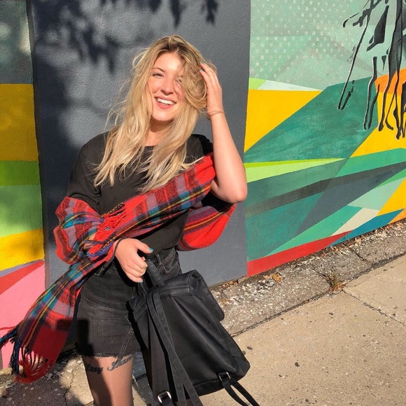 Profile Picture of Stephanie Jennings (@steph0kj) on Poshmark