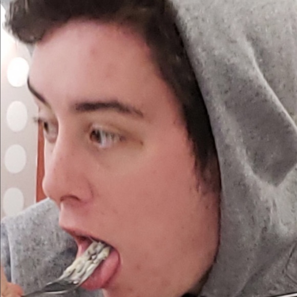 Profile Picture of Ben Morrow (@bmorrow33) on Poshmark