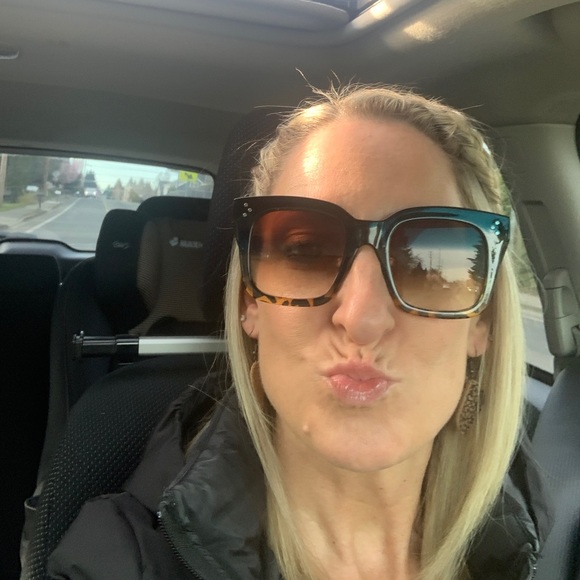 Profile Picture of Nancy Alleyn (@topbooger684) on Poshmark