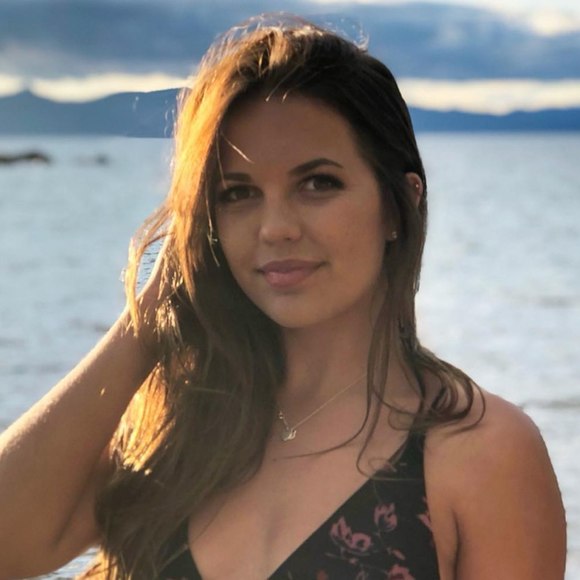 Profile Picture of Madi Zelenski (@madizelenski) on Poshmark
