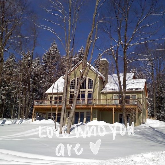 Profile Picture of Pamela Brileya (@brileyant) on Poshmark