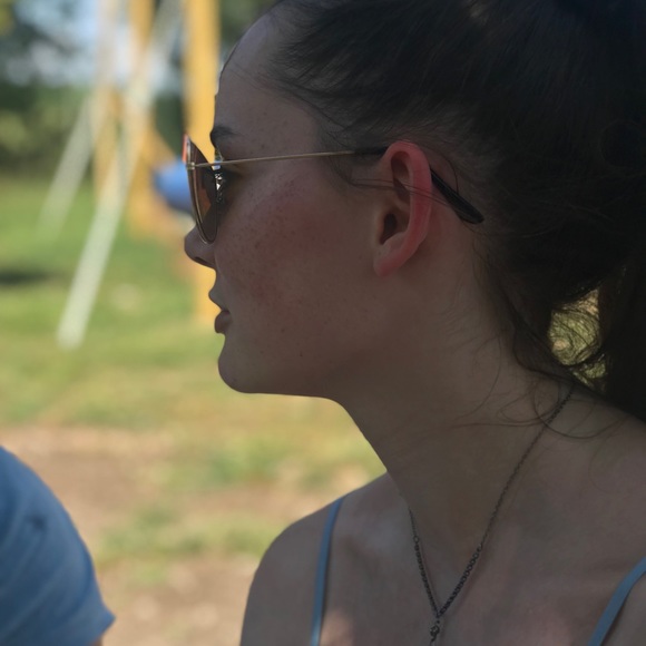 Profile Picture of Victoria Lutinski (@viclutin) on Poshmark