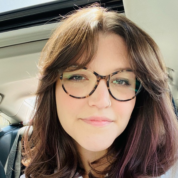 Profile Picture of Danielle Roach (@danielleroach12) on Poshmark