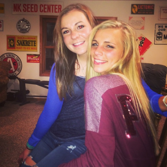 Profile Picture of Lexi Redlinger (@lexiredlinger) on Poshmark