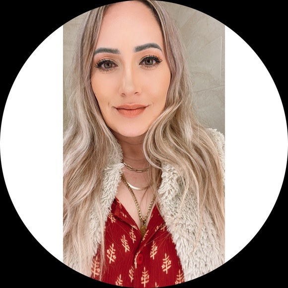 Profile Picture of Bianca Lamb (@bianca_lamb) on Poshmark