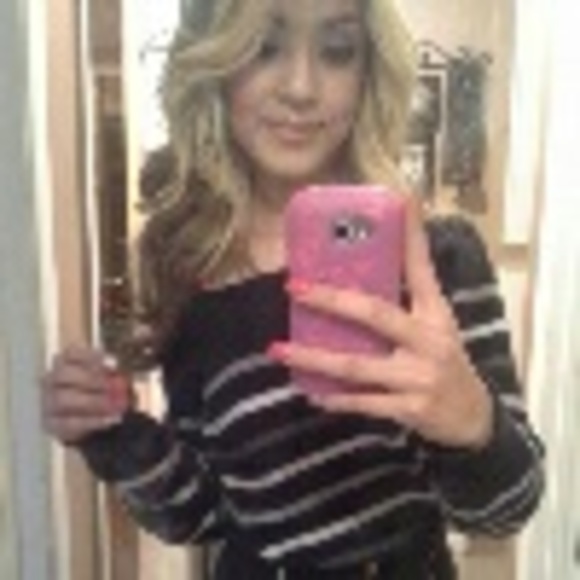 Profile Picture of Janeth Osuna (@jcbeaast) on Poshmark